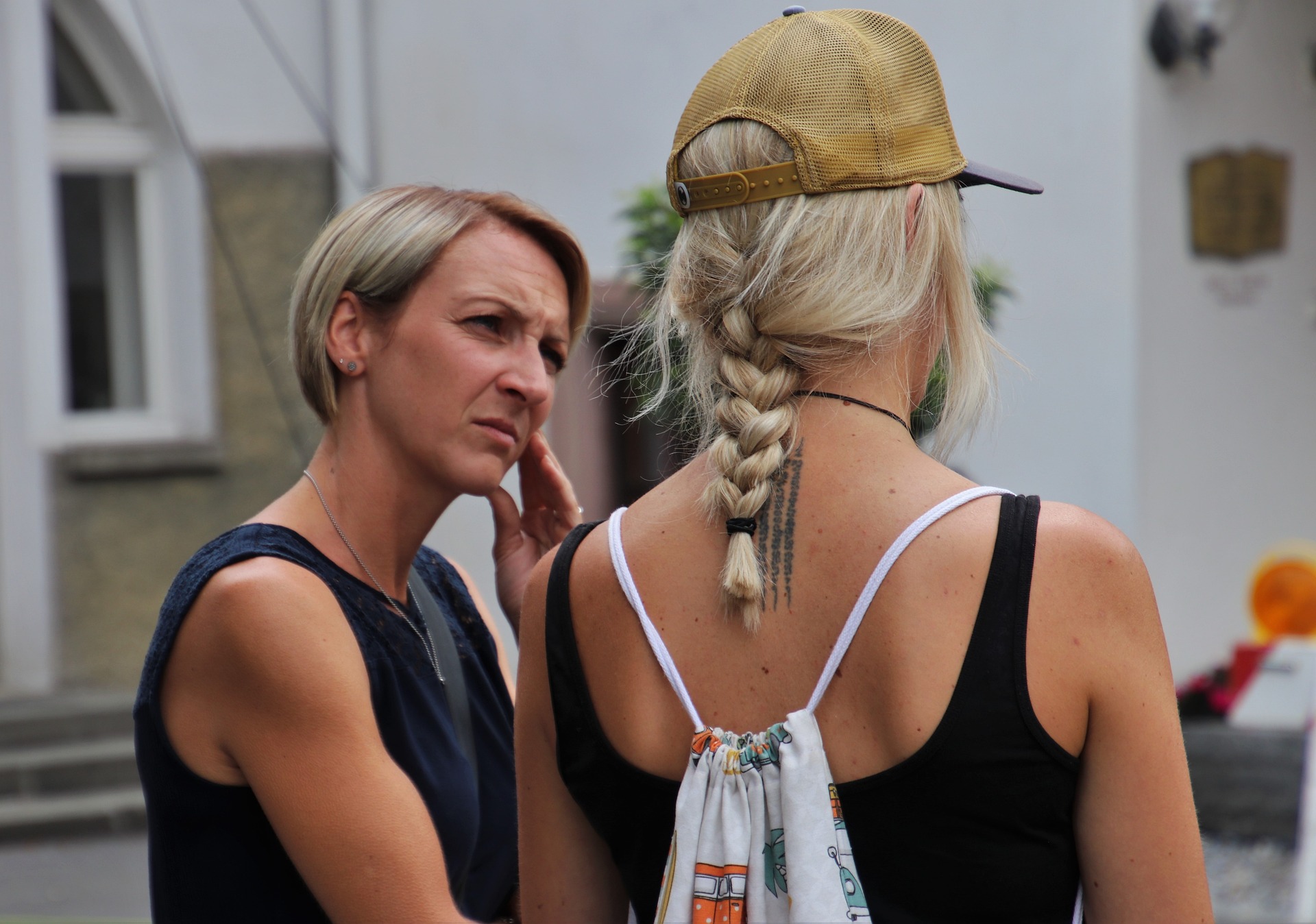 women-g3fb17233f_1920